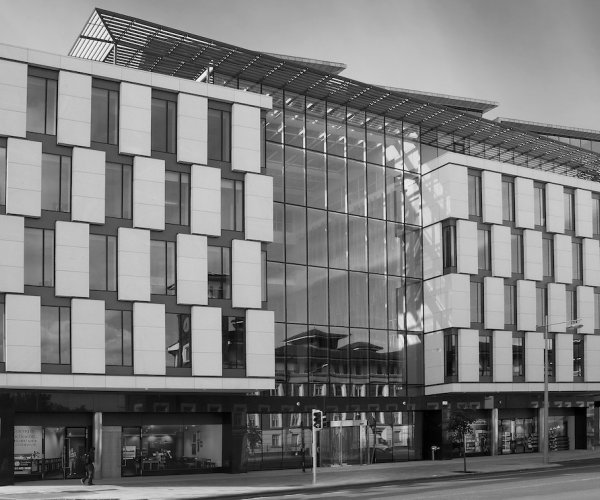 As nossas obras: Bio-science Trinity College | Granito Branco Micaela