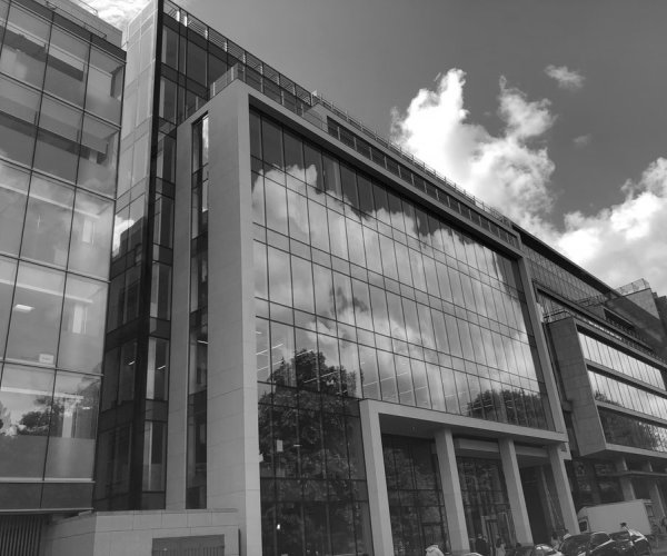 As nossas obras: Three Park Place | Granito Branco Micaela