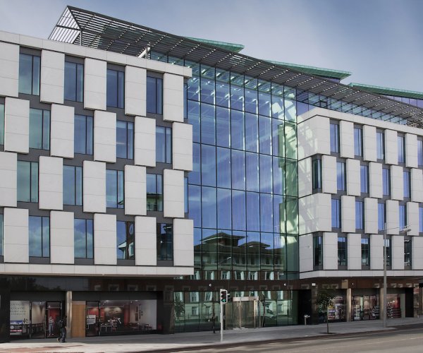 As nossas obras: Bio-science Trinity College | Granito Branco Micaela