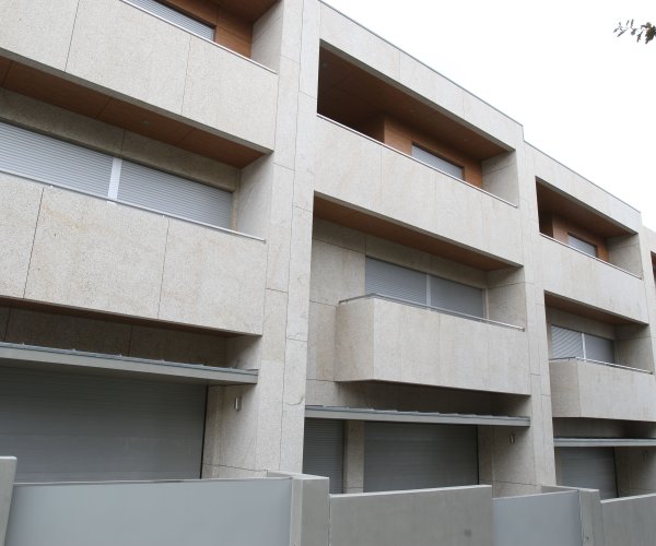 As nossas obras: Edifício Fernando Rocha | Granito Amarelo Vila Real