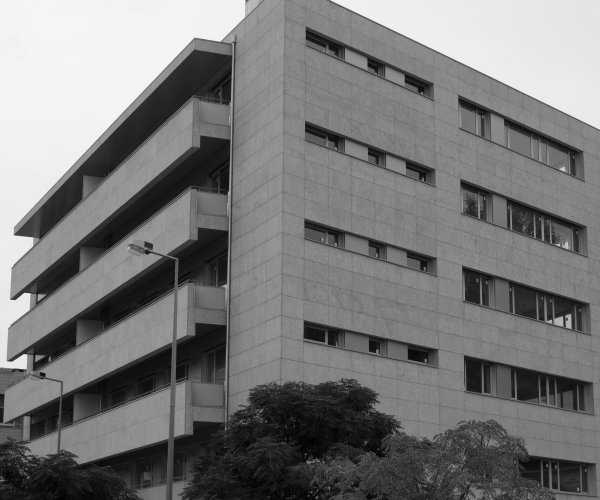 As nossas obras: Edifício Carandá | Granito Amarelo Vila Real, Mármore Creme Marfil