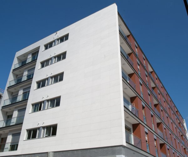As nossas obras: Imodávila | Granito Branco Micaela, Mármore Branco Macedónia