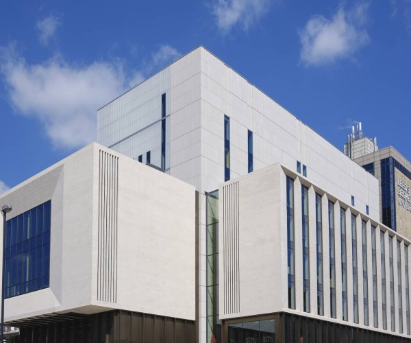 As nossas obras: Leeds School of Arts | Calcário Moca Creme